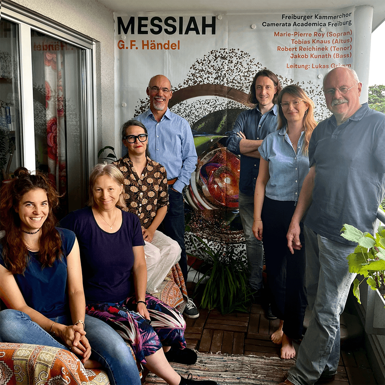 v.l.n.r. Friederike Grimm (Beisitz), Annette Felden (Beisitz), Alison Sauer (Beisitz), Thomas Litterst (Vorsitz), Lukas Grimm (Künstlerische Leitung), Julia Pfizenmaier (Schriftführung), Wolfgang Kern (Kasse) v.l.n.r. Friederike Grimm (Beisitz), Annette Felden (Beisitz), Alison Sauer (Beisitz), Thomas Litterst (Vorsitz), Lukas Grimm (Künstlerische Leitung), Julia Pfizenmaier (Schriftführung), Wolfgang Kern (Kasse)